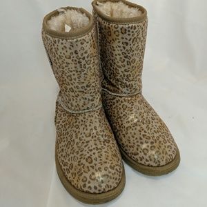 Faux Fleece Boots in Leopard sz 3